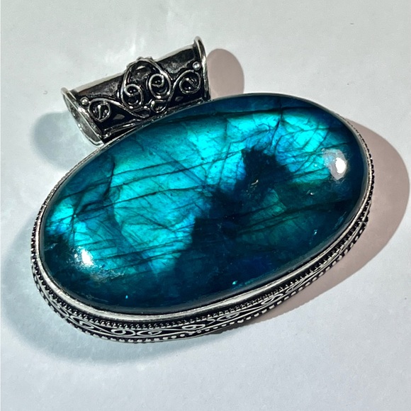 Labradorite Pendant. - Picture 5 of 12